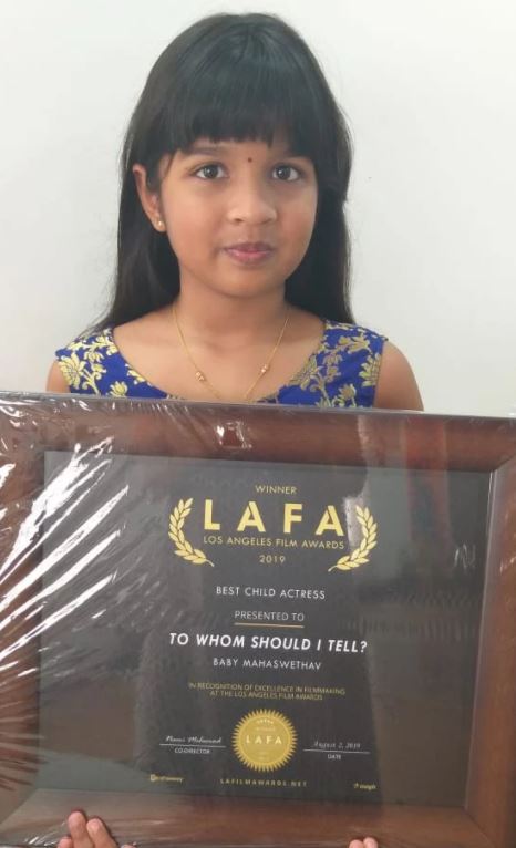 2019 लॉस एंजिल्स फिल्म अवार्ड्स में सर्वश्रेष्ठ बाल अभिनेत्री के पुरस्कार के साथ महाश्वेता लघु फिल्म "हू शुड आई टेल" में उनकी भूमिका के लिए