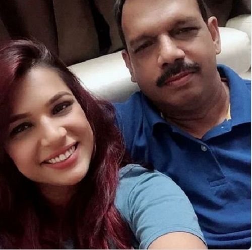 नैना सिंह अपने पिता के साथ