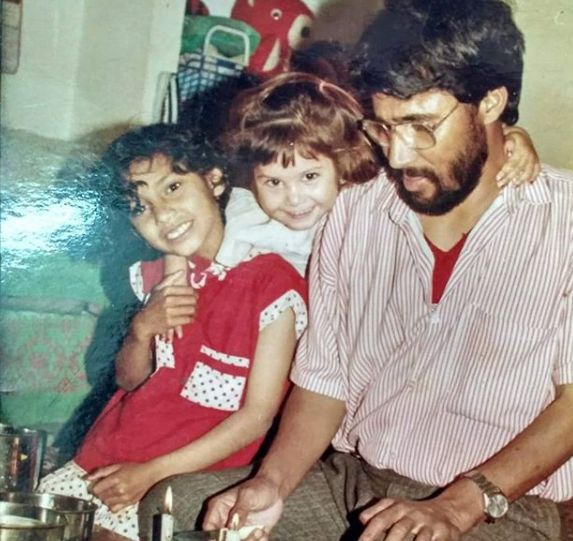 तान्या पुरोहित अपने पिता और बहन के साथ