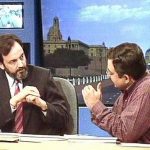 चुनाव विश्लेषण के दौरान डीडी न्यूज पर प्रणय रॉय (बाएं) और विनोद दुआ (दाएं) (1984)