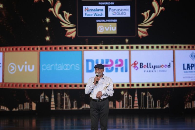 भास्कर ने तमिल फिल्म 8 थोट्टक्कल के लिए दक्षिण भारतीय अंतर्राष्ट्रीय फिल्म पुरस्कारों में सर्वश्रेष्ठ सहायक अभिनेता का पुरस्कार जीता