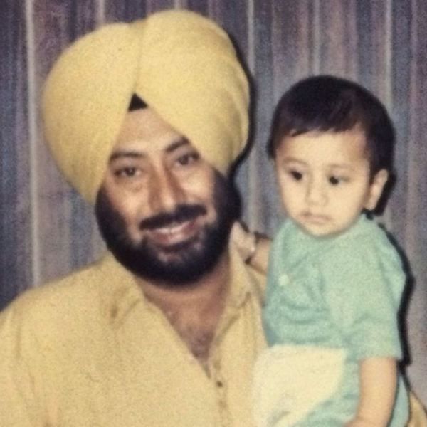 पिता के साथ पुखराज भल्ला की बचपन की फोटो