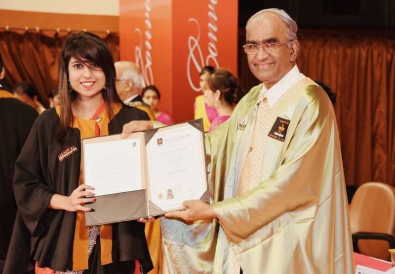 निबिथा मणिपाल विश्वविद्यालय में स्नातकोत्तर उपाधि प्राप्त करते हुए
