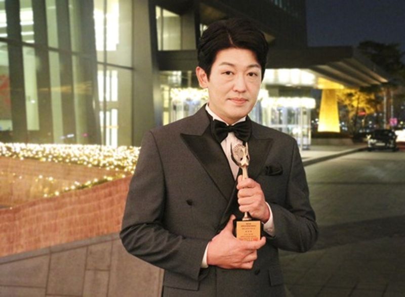 अपने कोरियाई संस्कृति और मनोरंजन पुरस्कार के साथ हीओ सुंग-ताए