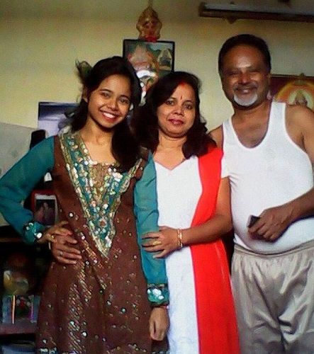 रोजा राणा अपने माता-पिता के साथ
