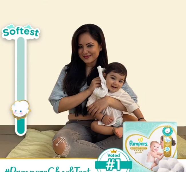 पूजा बोस अपने सोशल मीडिया अकाउंट पर बेबी प्रोडक्ट का प्रमोशन करती हुईं