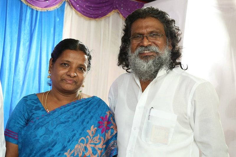 जया राव अपनी पत्नी के साथ