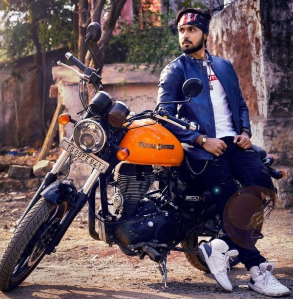 1652860078 192 Maanas Nagulapalli हाइट उम्र गर्लफ्रेंड परिवार Biography Hindi अपने रॉयलनफील्ड के साथ सुबह