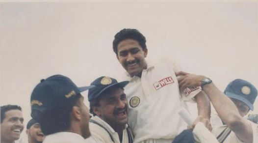 1999 में पाकिस्तान के खिलाफ एक टेस्ट मैच के दौरान जवागल श्रीनाथ और अनिल कुंबले