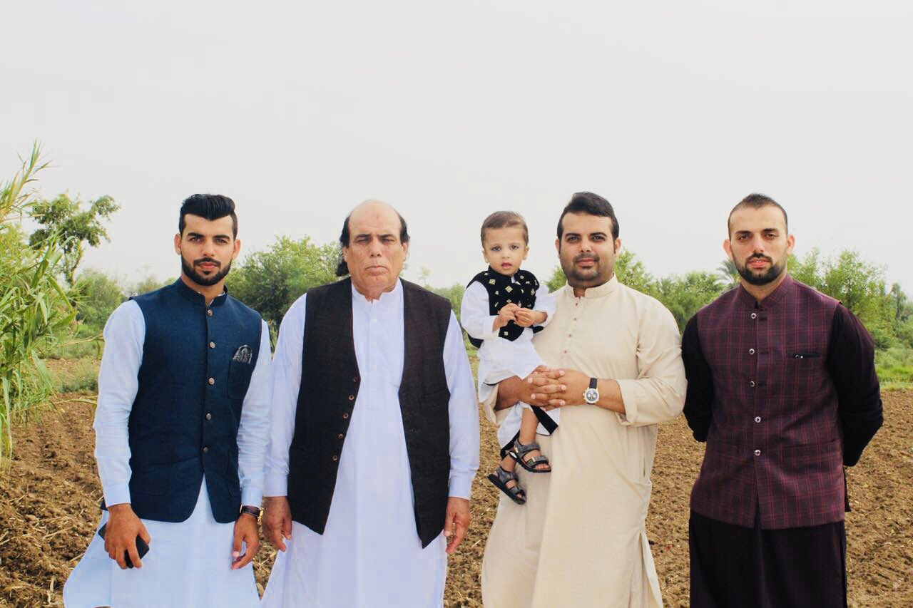 शदाब खान अपने परिवार के साथ