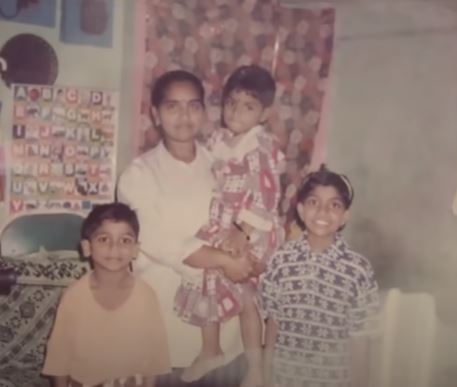 श्रीकर भारत अपने परिवार के साथ