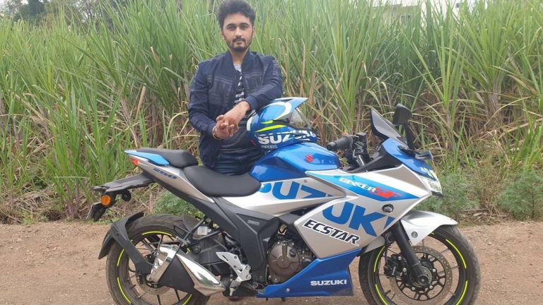 1652879947 48 Vikas Patil हाइट उम्र गर्लफ्रेंड पत्नी परिवार Biography Hindi विकास पाटिल अपनी बाइक के साथ