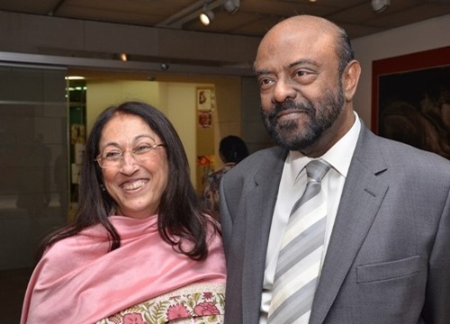 शिव नादर अपनी पत्नी किरण नादरी के साथ