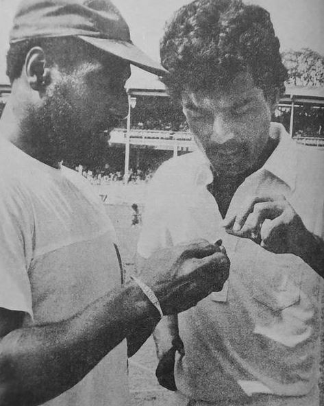 भारत और वेस्टइंडीज के बीच 1989 के टेस्ट मैच से पहले महान विवियन रिचर्ड्स के साथ दिलीप वेंगसरकर