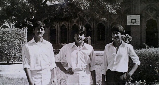 1975 में स्कूली शिक्षा के दौरान रमिज़ राजा