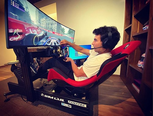 सर्जियो पेरेज़ अपने घरेलू गेम सेटअप में F1 खेल रहे हैं