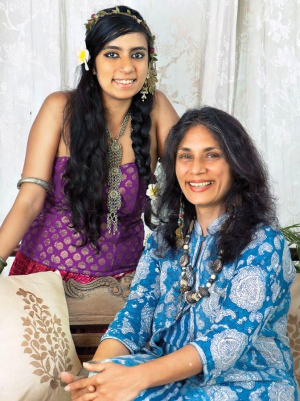 शीलो शिव सुलेमान अपनी मां के साथ