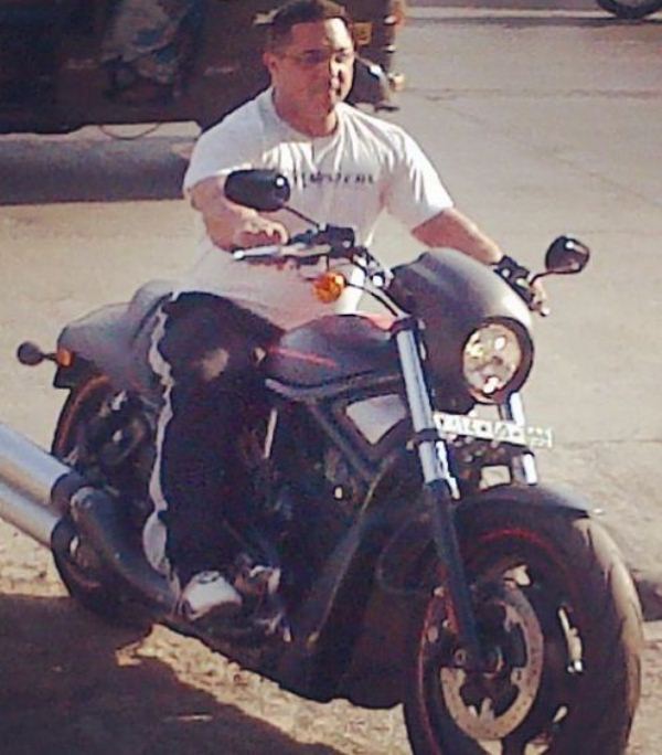 Harley Davidson मोटरसाइकिल पर Kaizzad