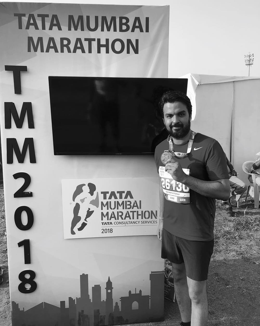 गौतम किचलू ने टाटा मुंबई मैराथन में भाग लिया 