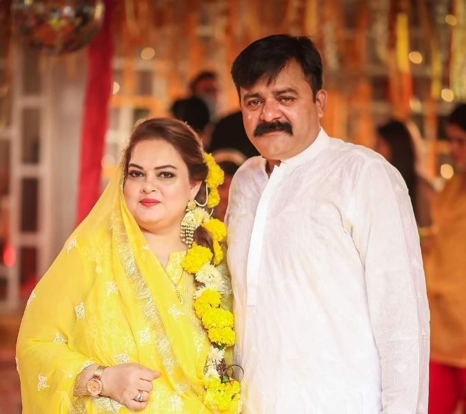 1652908616 639 Minal Khan Pakistani Actress हाइट उम्र बॉयफ्रेंड पति परिवार Biography मीनल खान के माता-पिता