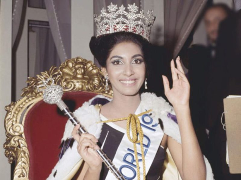 रीता फारिया को मिस वर्ल्ड 1966 का ताज पहनाया गया