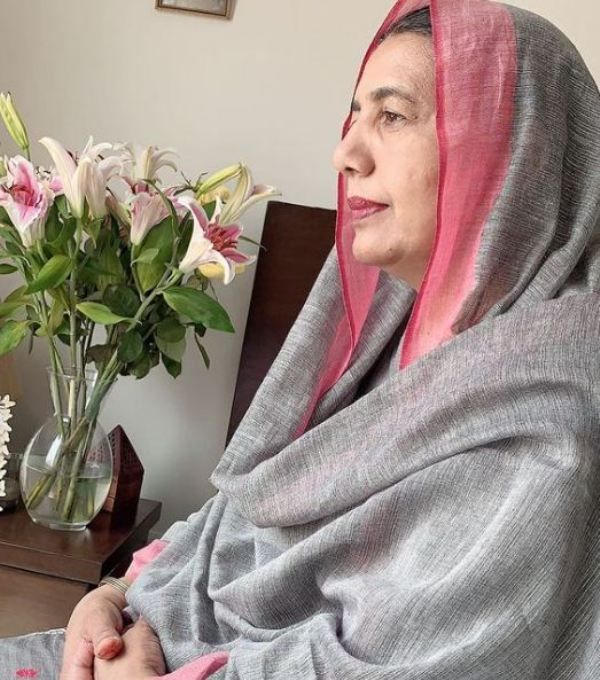 1652913502 223 Kiran Haq हाइट उम्र पति बॉयफ्रेंड परिवार Biography Hindi किरण हक की मां