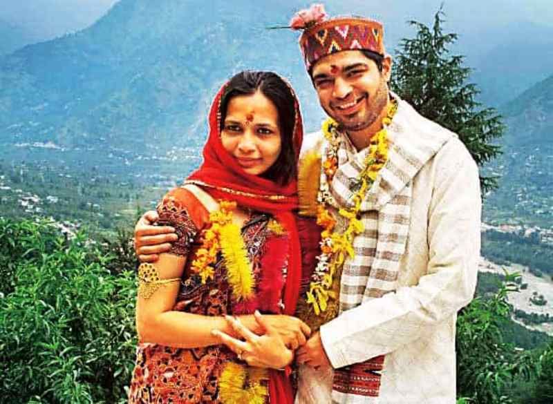 मनालीक में शादी के बाद रुजुता दिवेकर और गौरव पुंज