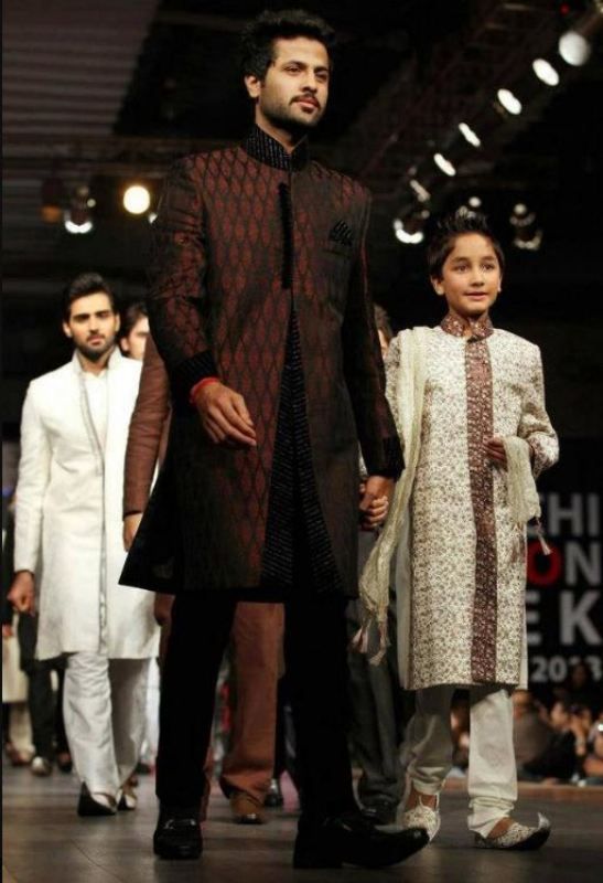 पारंपरिक फैशन शो के लिए रनवे पर उतरे जुहाब खान