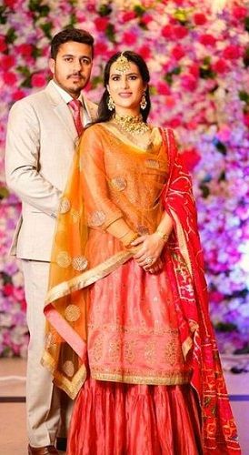 नमनवीर सिंह बराड़ और उनकी पत्नी अपनी शादी में