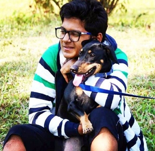 नमन माथुर अपने पालतू कुत्ते के साथ