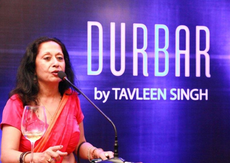तवलीन सिंह अपनी पुस्तक दरबार के विमोचन के अवसर पर बोल रही हैं
