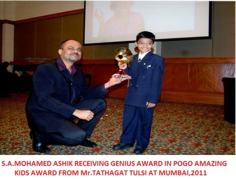 एसए मोहम्मद आशिक 2011 में पोगो अमेजिंग किड्स में जीनियस अवार्ड प्राप्त करते हुए