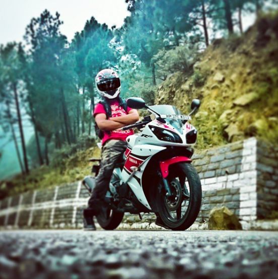 1652940324 111 Aksh Baghla उम्र गर्लफ्रेंड परिवार Biography Hindi बाइक की सवारी करते हुए अक्ष बघला