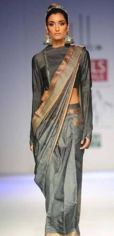 विल्स इंडिया फैशन वीक के लिए कनिष्ठ पैदल यात्री रैंप