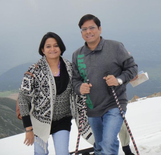 1652942173 286 Rakesh Verma IAS उम्र पत्नी बच्चे परिवार Biography Hindi राकेश वर्मा अपनी पत्नी के साथ