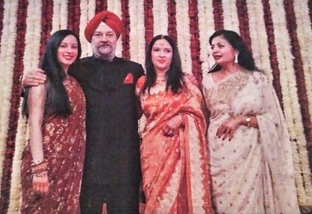 हरदीप सिंह पुरी अपनी पत्नी और बेटियों के साथ
