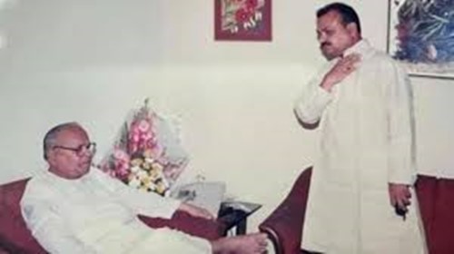 बसवराज बोम्मई अपने पिता एसआर बोम्मई के साथ