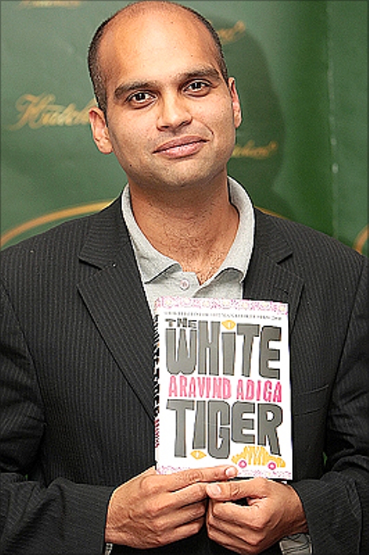 अरविंद अडिगा अपनी किताब द व्हाइट टाइगर के साथ