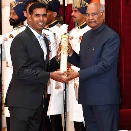 शरथ कमल को भारत के राष्ट्रपति राम नाथ कोविंद से पद्म श्री पुरस्कार मिला
