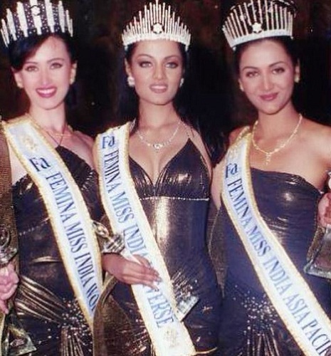 फेमिना मिस इंडिया 2001 का खिताब जीतने पर सेलिना जेटली