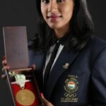 भवानी देवी अपने स्वर्ण पदक के साथ