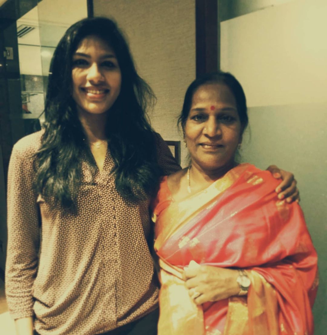 भवानी देवी अपनी मां के साथ