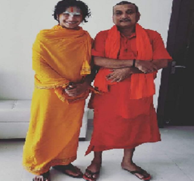 स्वामी पदम प्रियम के साथ गुप्तेश्वर पांडे