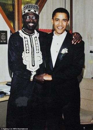 बराक ओबामा अपने सौतेले भाई मलिक अबोंगो ओबामा के साथ