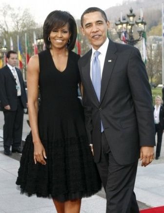 बराक ओबामा अपनी पत्नी मिशेल ओबामा के साथ