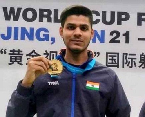 दिव्यांश सिंह पंवार 2019 में ISSF विश्व कप स्वर्ण पदक के साथ