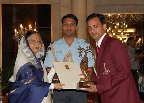 संजीव राजपूत अर्जुन पुरस्कार प्राप्त करते हुए