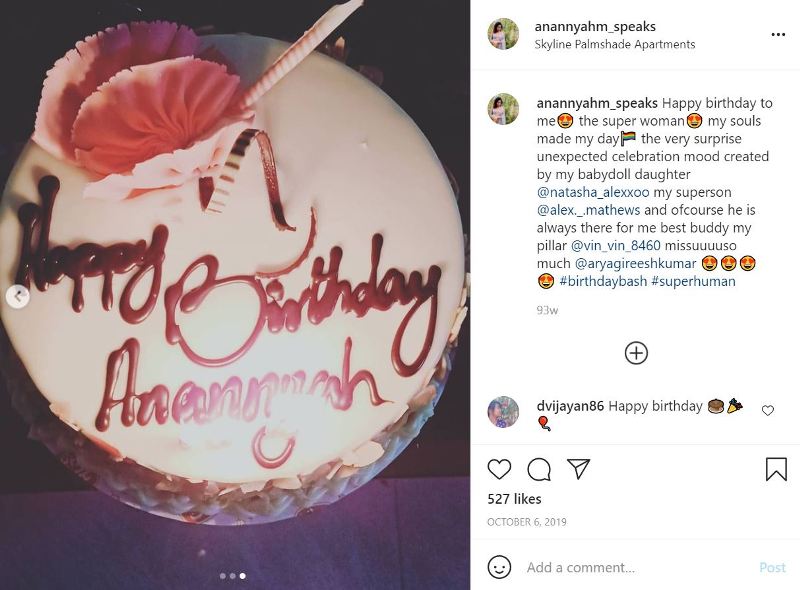 अनन्या ने अपने जन्मदिन के केक की एक तस्वीर इंस्टाग्राम पर अपलोड की