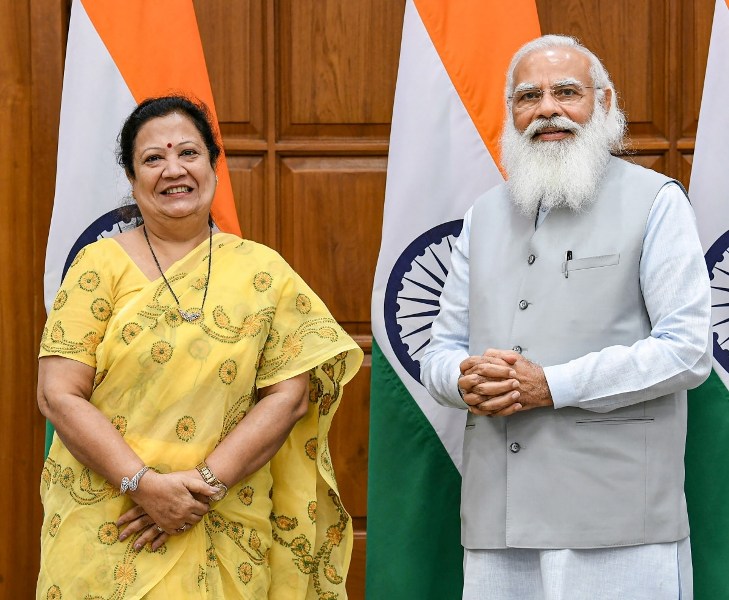 भारतीय प्रधान मंत्री नरेंद्र मोदी के साथ दर्शन जरदोश