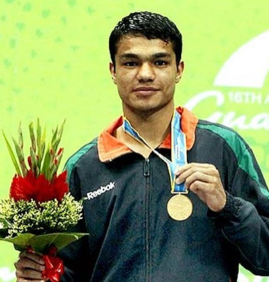 स्वर्ण पदक के साथ विकास कृष्ण यादव